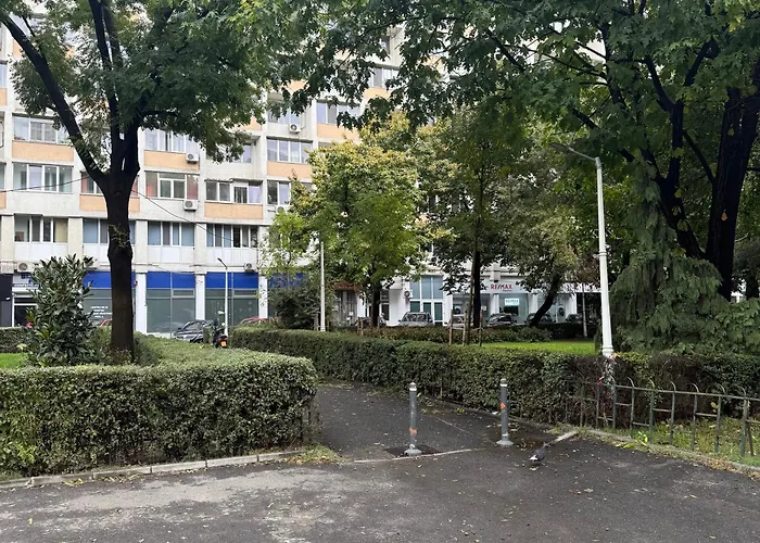 Pearl Dorobanti *